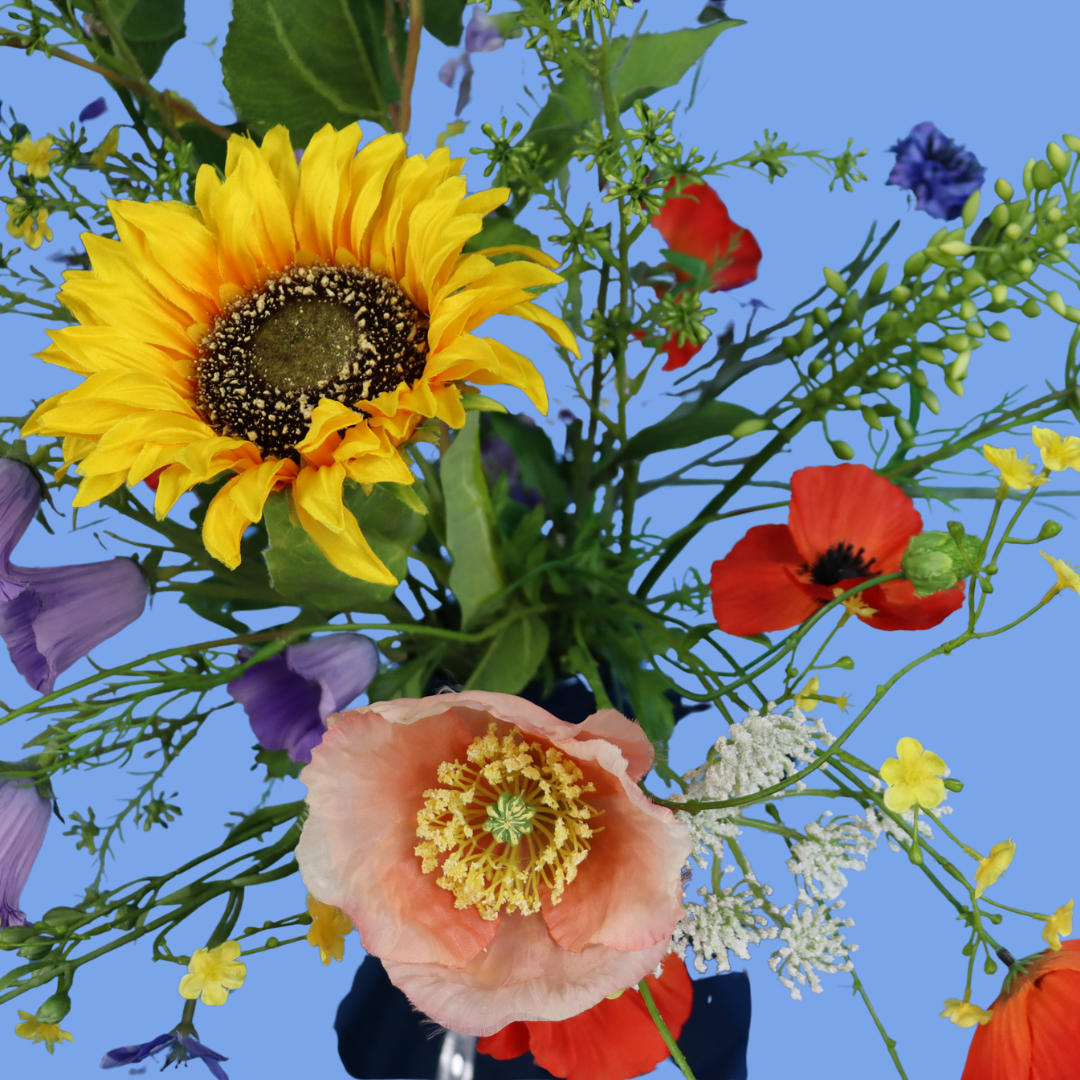 Kunstboeket Robbe in donkerblauwe Return to Sender kanvaas met oor, maat M – Reflower, abonnement op kunstbloemen