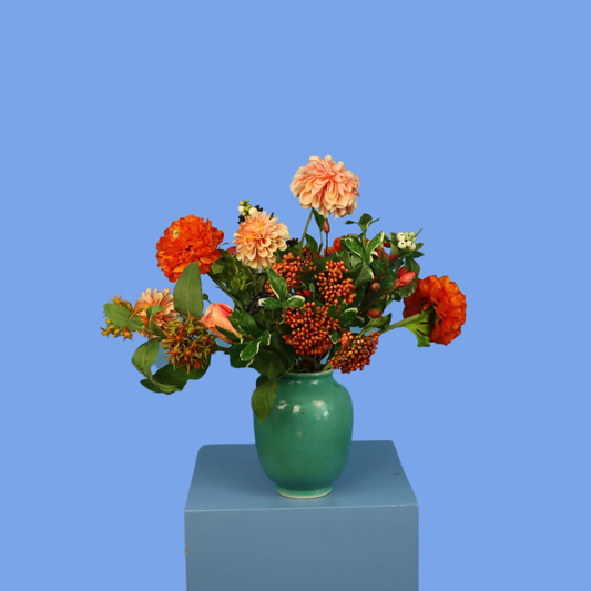 M - Madelief | Vintage vaas met kunstbloemen | Medium