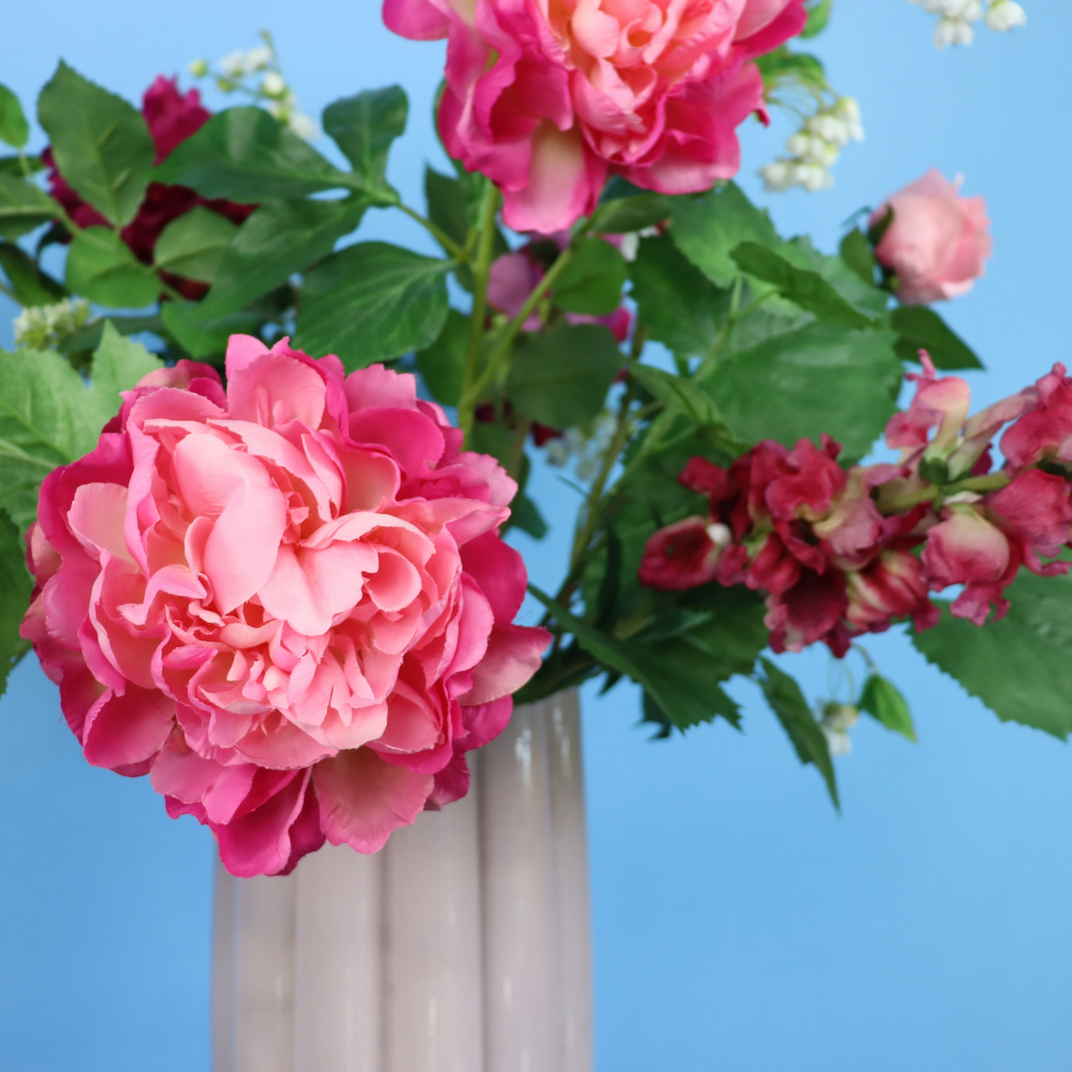 Kunstboeket Robby in oudroze Pols Potten vaas met golfribbels, maat XL – Reflower, abonnement op kunstbloemen