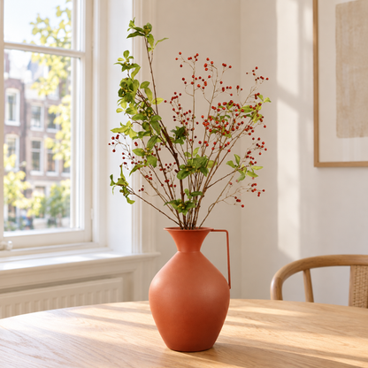 Kunstboeket Mia in terracotta matte Pols Potten vaas met oor, maat L – Reflower, abonnement op kunstbloemen