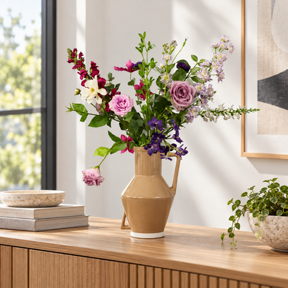 Kunstboeket Twiggy in taupe glanzende Return to Sender vaas met oor, maat L – Reflower, abonnement op kunstbloemen