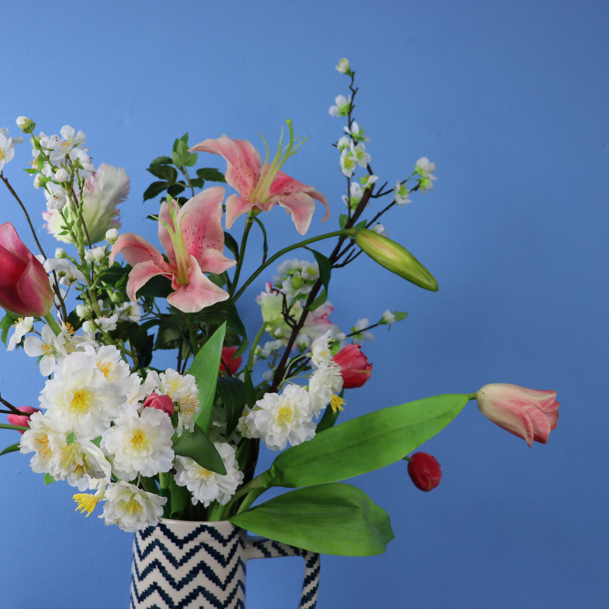 Kunstboeket Bas in Return to Sender vaas, maat XL – Reflower