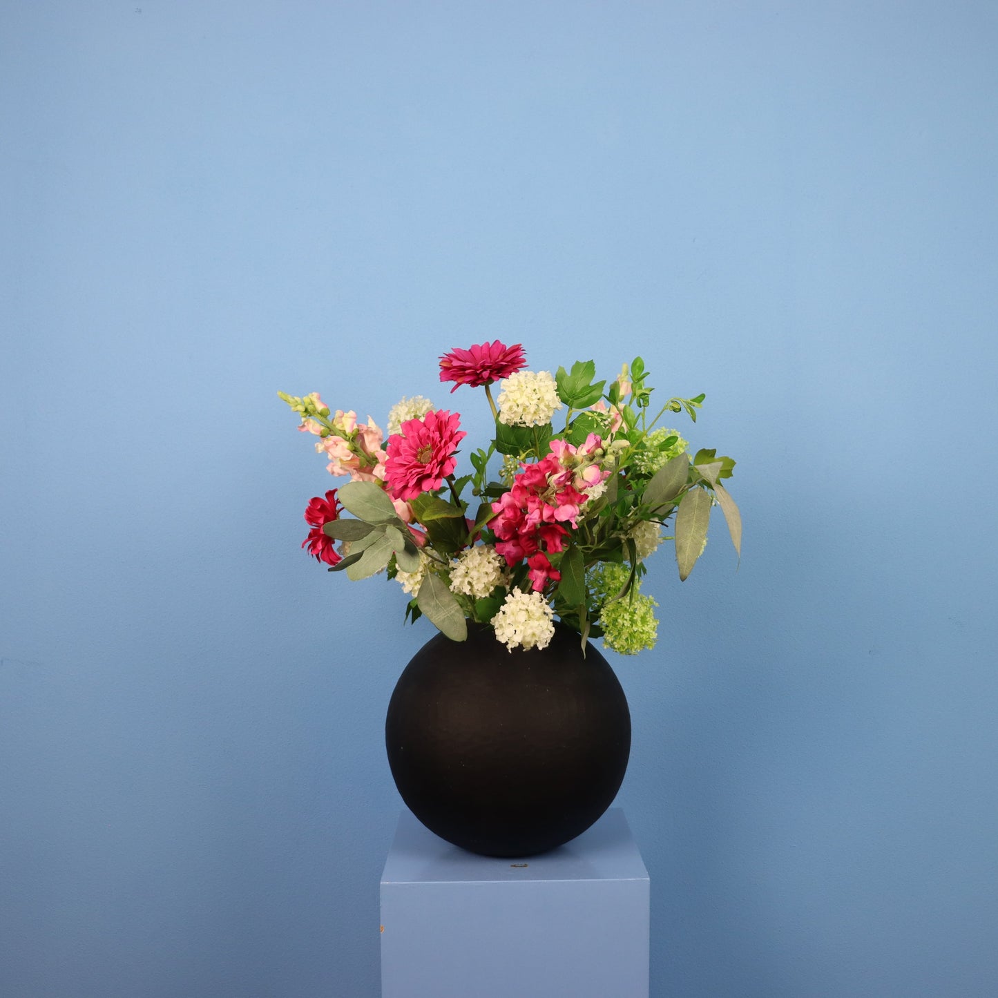 L - Sweder | Vintage vaas met kunstbloemen | Large