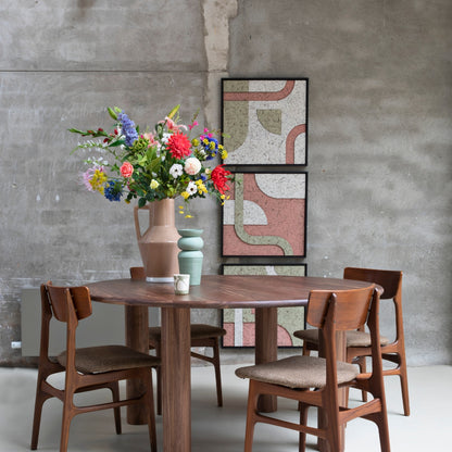 Kunstbloemen in vaas op tafel - Reflower abonnement
