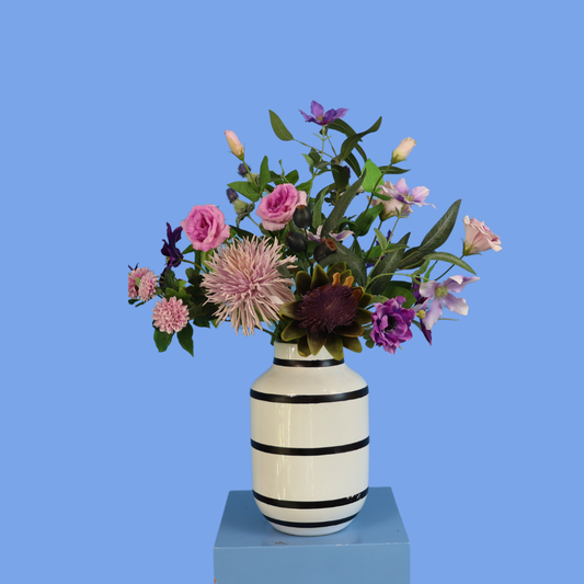 Renee – roomwitte Kersten vaas met kunstbloemen (detail), maat Large – Reflower