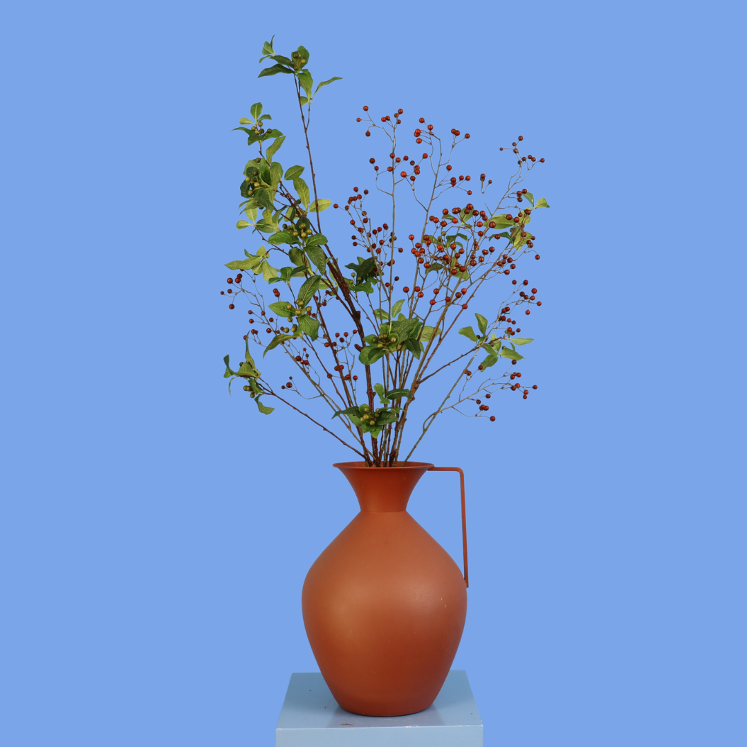 Kunstboeket Mia in terracotta matte Pols Potten vaas met oor, maat L – Reflower, abonnement op kunstbloemen