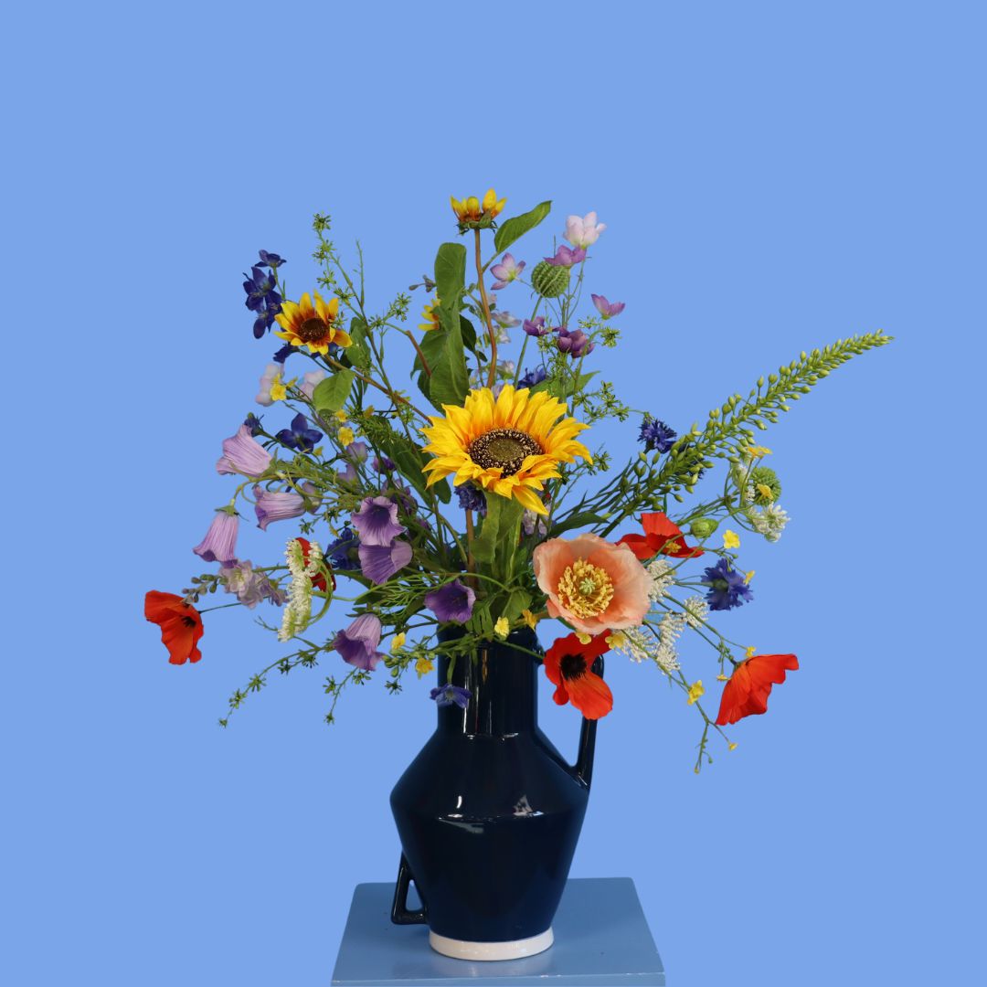 M - Robbe | Return to Sender vaas met kunstbloemen | Medium