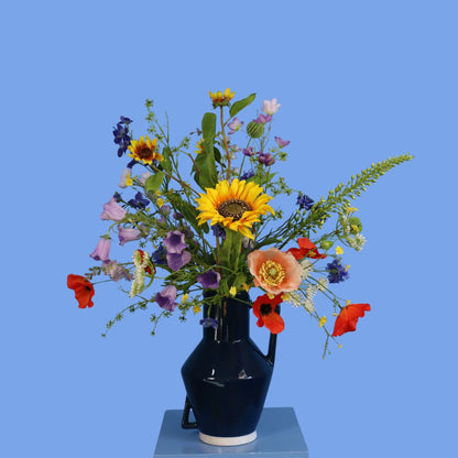 M - Robbe | Return to Sender vaas met kunstbloemen | Medium